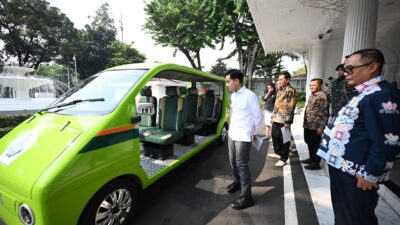 Hebat! Wapres Gibran Kepincut Mobil Listrik Molisa Karya Mahasiswa FTI Unissula, Diundang Khusus ke Istana Negara