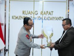 Wakapolri Raih Penghargaan The Visionary Leader of National Security dari Unissula