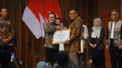 Unissula Terima Penghargaan Dari Menteri Koordinator Pemberdayaan Masyarakat atas Komitmen Pengentasan Kemiskinan